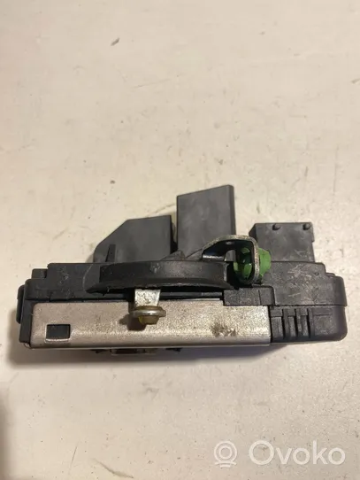 Opel Vectra B Front door lock 24414110