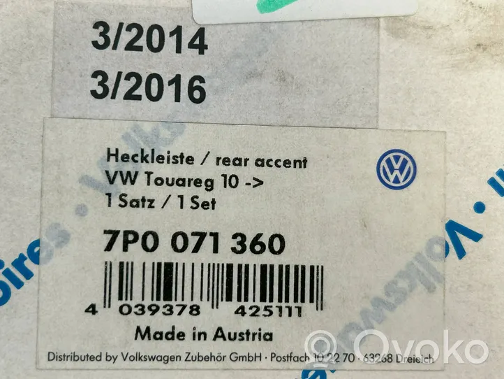 Volkswagen Touareg II Garniture de hayon 7P0071360