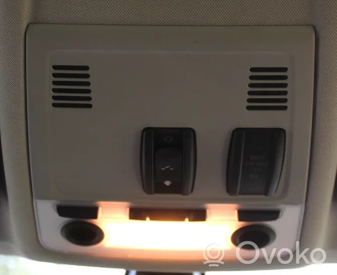 BMW X3 E83 Rivestimento della console di illuminazione installata sul rivestimento del tetto 