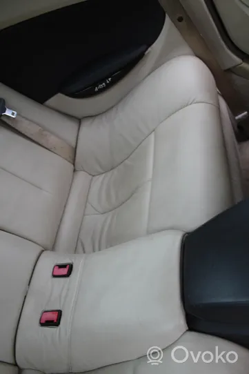 BMW M5 Toisen istuinrivin istuimet 