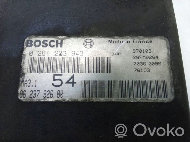 Peugeot 106 Calculateur moteur ECU 0261203943