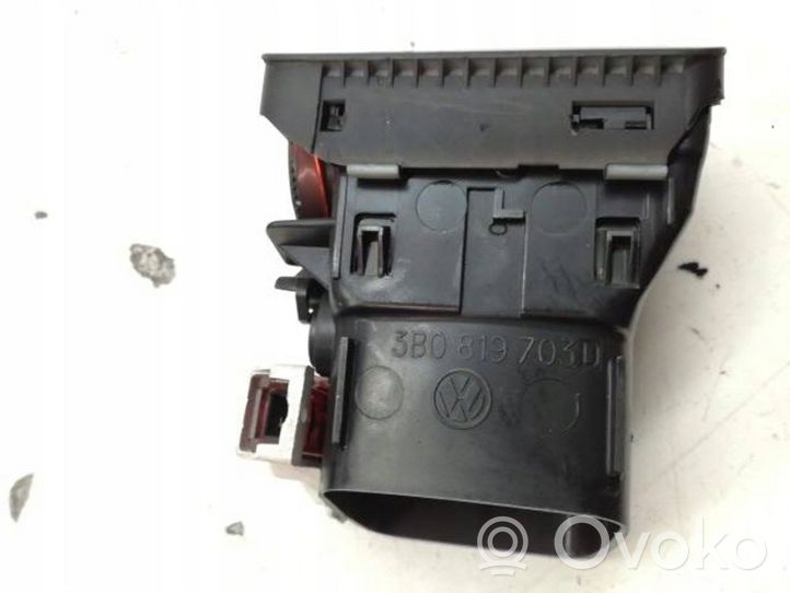 Volkswagen PASSAT B5.5 Copertura griglia di ventilazione cruscotto 3B0819703D