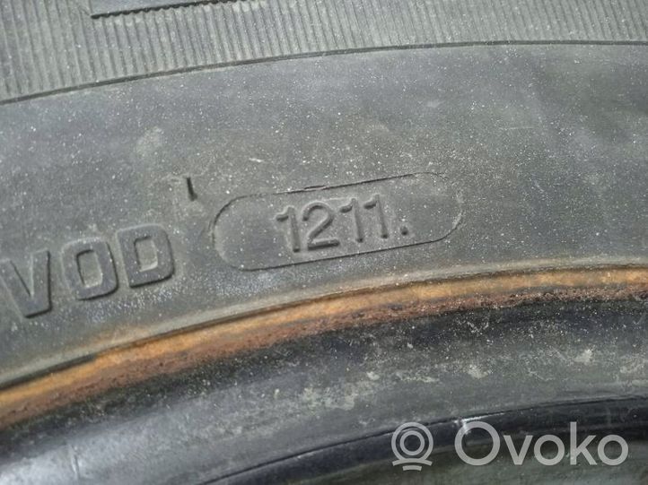 Volkswagen PASSAT B5 Neumático de verano R15 VREDESTEIN