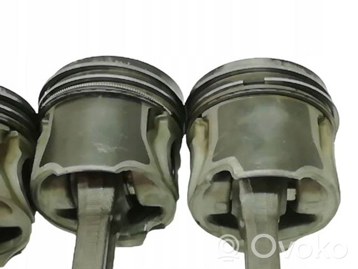 Hyundai H-100 Piston with connecting rod KOMPLET