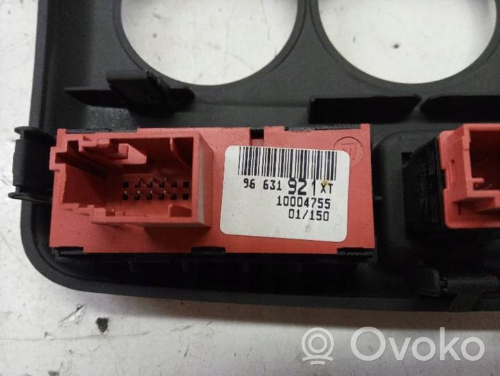 Citroen C3 Picasso Verkleidung Radio / Navigation 96631921XT