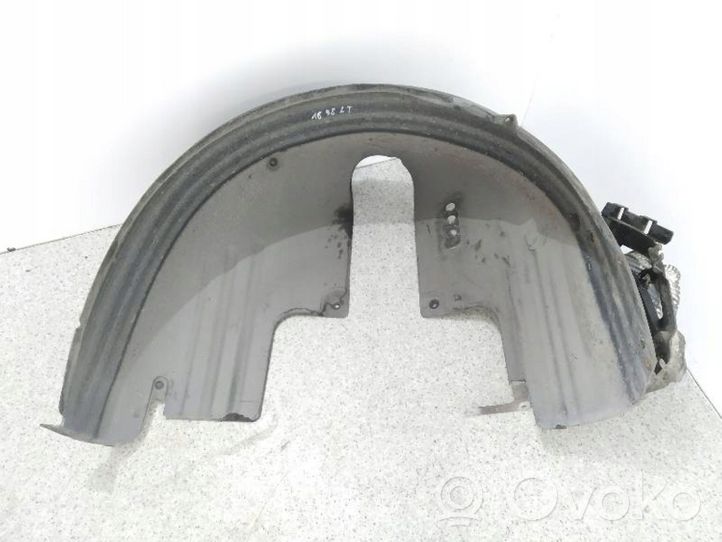 BMW 7 E65 E66 Rivestimento paraspruzzi passaruota anteriore 7136681