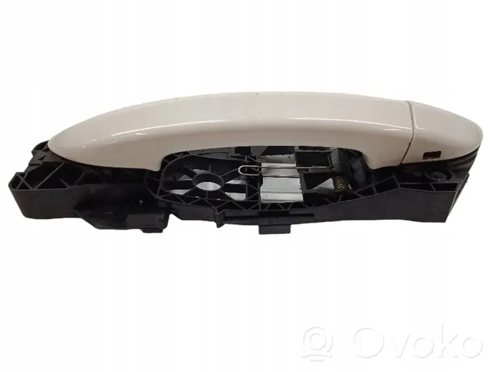 Volkswagen PASSAT B7 Front door exterior handle 