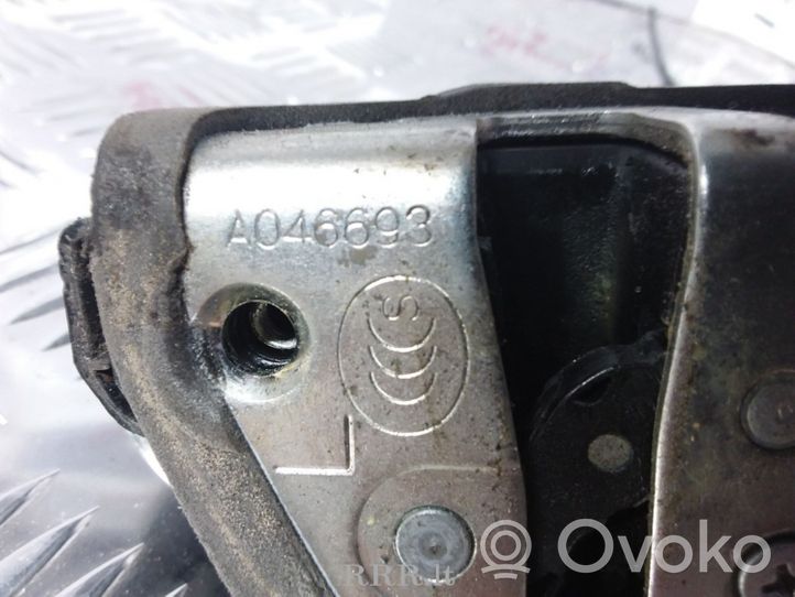 Toyota RAV 4 (XA30) Rear door lock 1121918