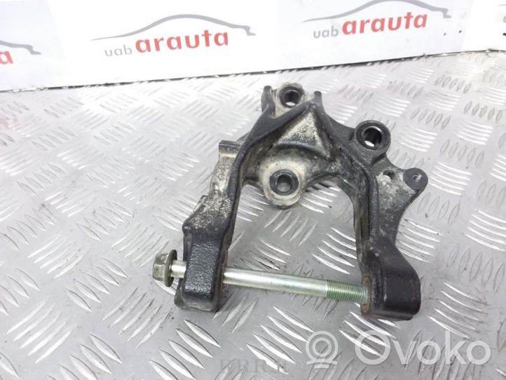 Honda CR-V Gearbox mounting bracket 