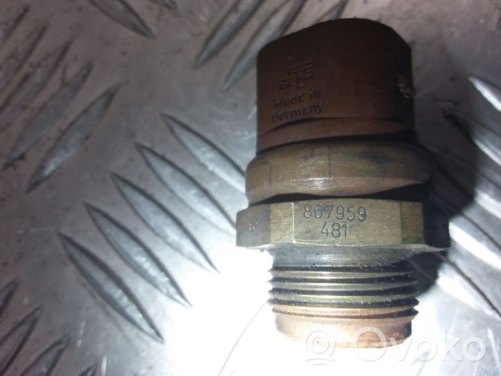 Volkswagen PASSAT B4 Sonde de température de liquide de refroidissement 867959481