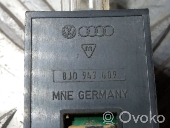 Audi Q3 8U Éclairage intérieur porte arrière 8J0947409