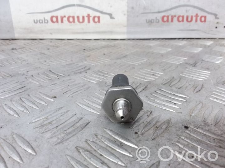 Audi Q3 8U Kraftstoffdrucksensor 06J906051D