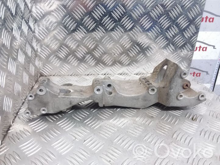 Volkswagen Bora Support de générateur / alternateur 06A903143P