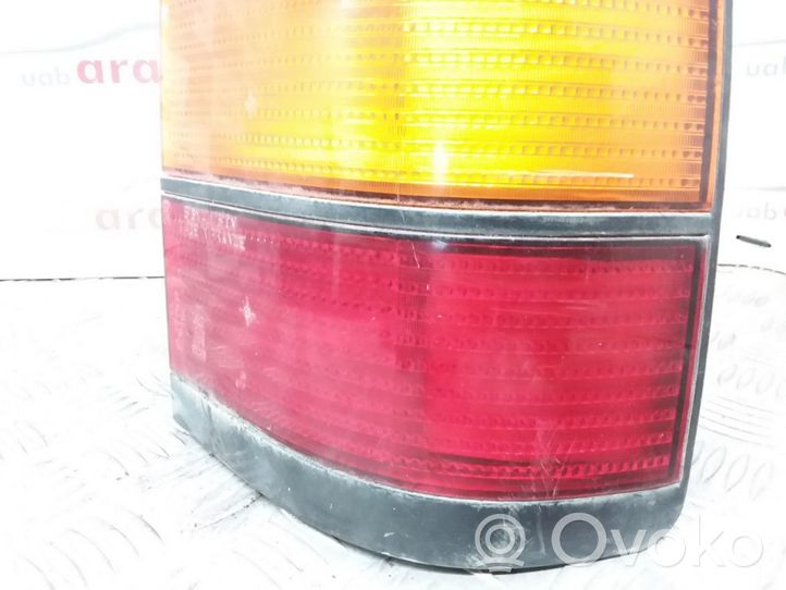 Volkswagen PASSAT B3 Lampa tylna 333945112
