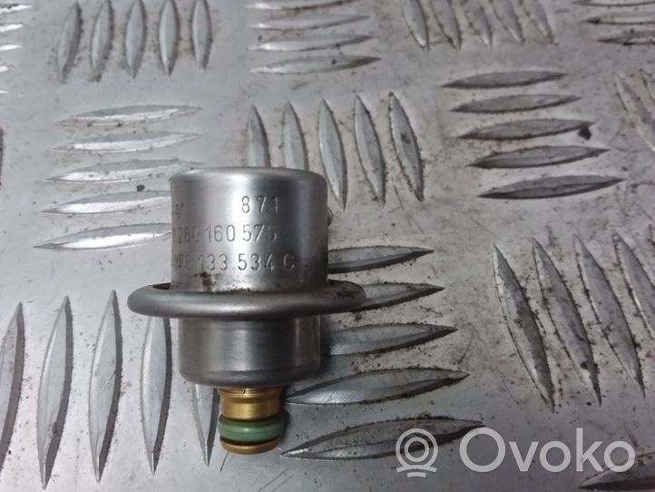 Volkswagen PASSAT B5 Regulator ciśnienia paliwa 078133534C