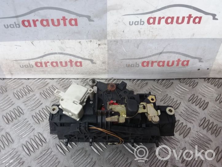 Audi A6 S6 C5 4B Maniglia esterna del portellone posteriore/bagagliaio 8D9827565H