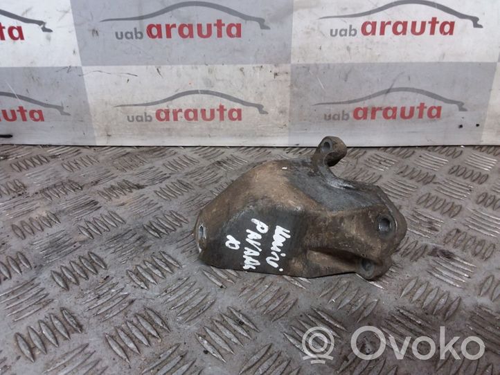 Audi A4 S4 B5 8D Pavarų dėžės tvirtinimo kronšteinas 8D0399113L