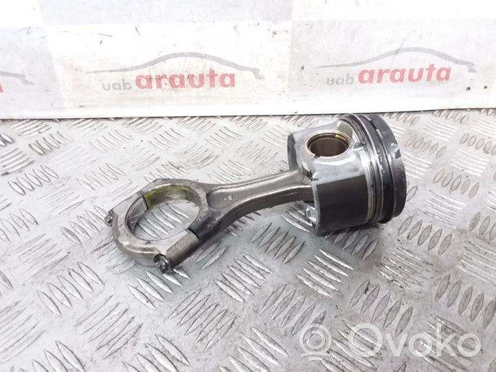 Subaru Legacy Piston avec bielle 0506081