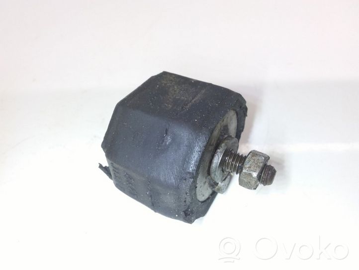 BMW 5 E28 Supporto della scatola del cambio 1175939