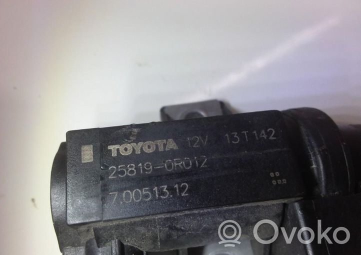 Toyota RAV 4 (XA40) Solenoidinis vožtuvas 258190R012