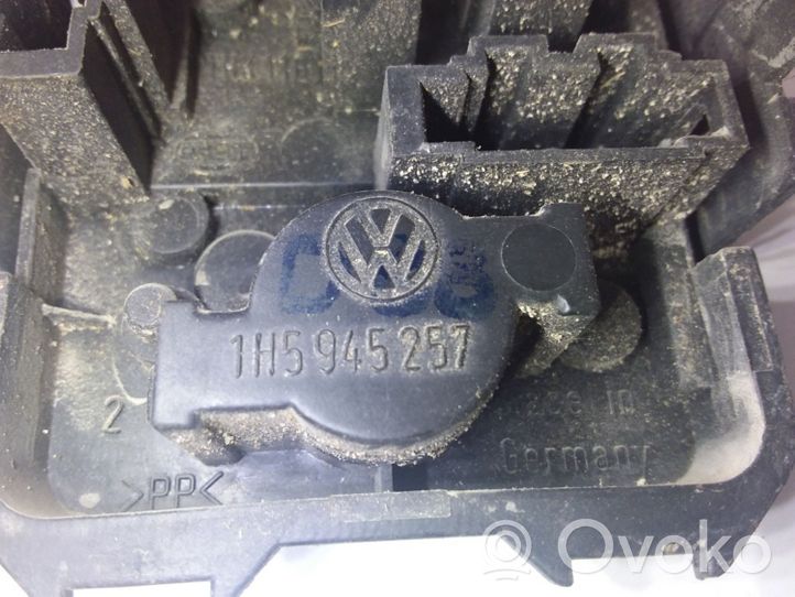 Volkswagen Vento Aizmugurējā luktura detaļa 1H5945257