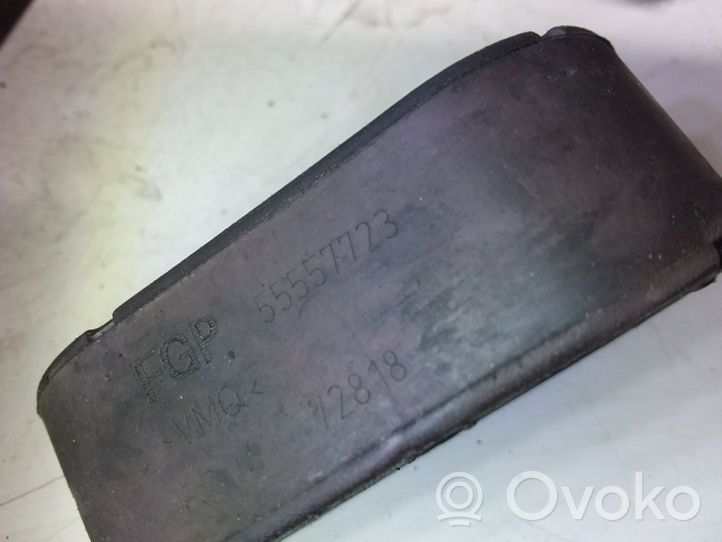 Opel Zafira B Support / crochet de silencieux d'échappement 55557723