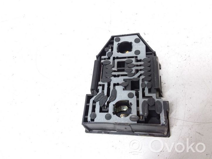 Volkswagen PASSAT B3 Galinio žibinto detalė 333945257