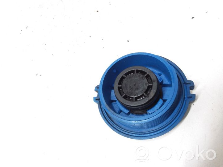 Audi A3 S3 8P Serbatoio di compensazione del liquido refrigerante/coperchio 3B0121321