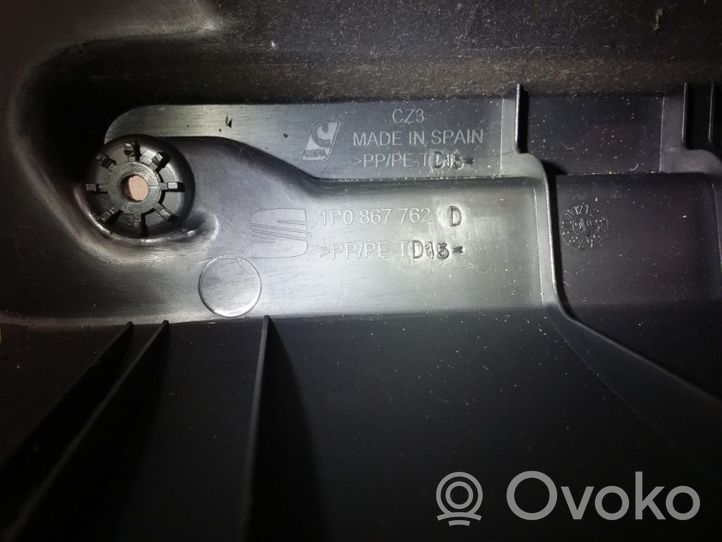 Seat Leon (1P) Podpora mocowania półki bagażnika 1P0867762D