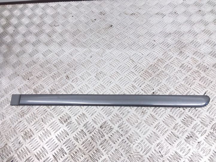 Toyota Avensis T250 Takaoven lista (muoto) 1157100