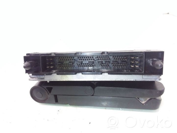 Volvo V70 Dzinēja vadības bloks 08677708A