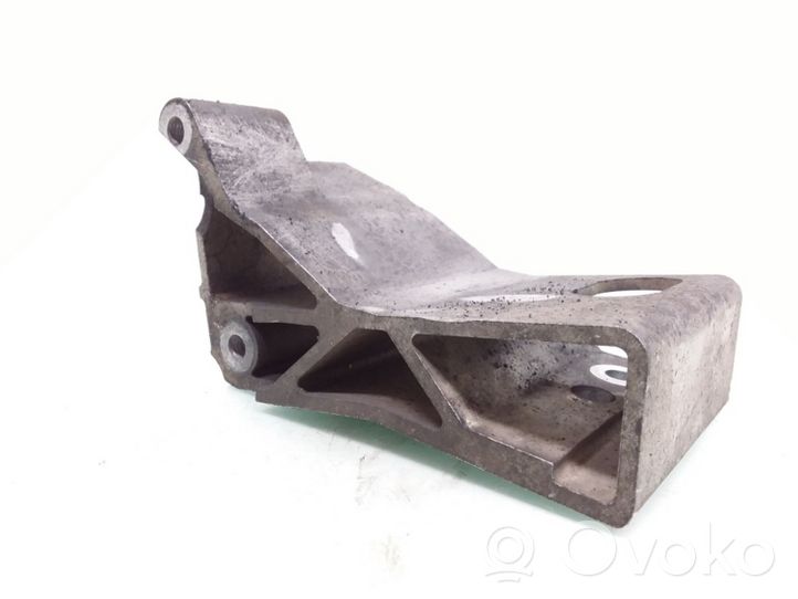 Volvo S60 Supporto di montaggio scatola del cambio 8684380