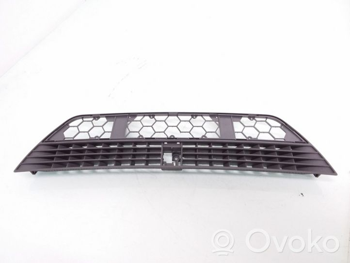 Audi A4 S4 B7 8E 8H Lango oro grotelės 8E0819635D