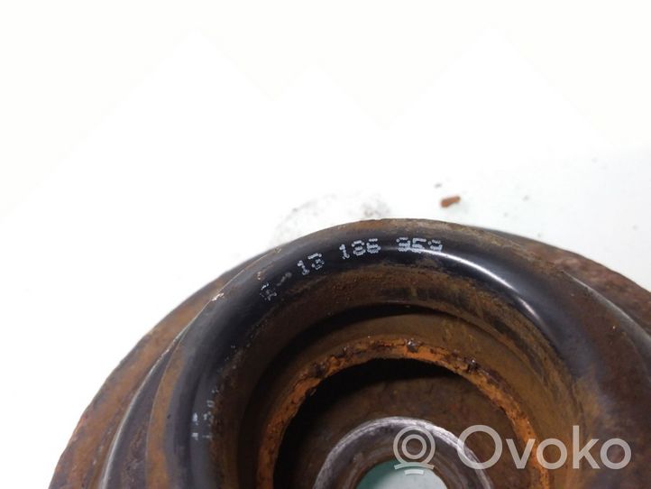 Opel Astra H Mocowanie sprężyny amortyzatora 13186959