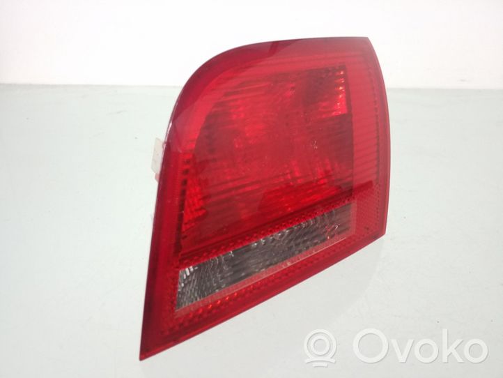 Audi A3 S3 8P Lampy tylnej klapy bagażnika 8P4945094B