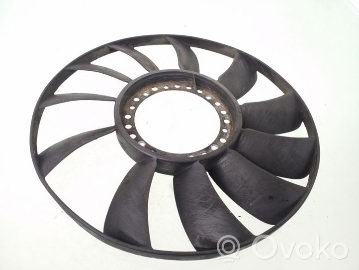 Volkswagen PASSAT B5 Impulsor de ventilador 058121301B