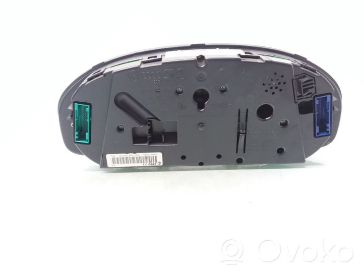 Volkswagen PASSAT B5.5 Speedometer (instrument cluster) 3B0920827A