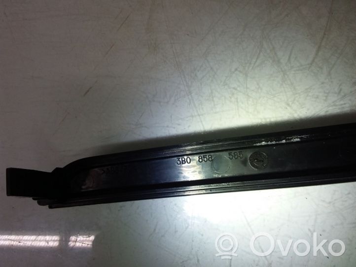 Volkswagen PASSAT B5.5 Rivestimento del vano portaoggetti del cruscotto 3B0858585