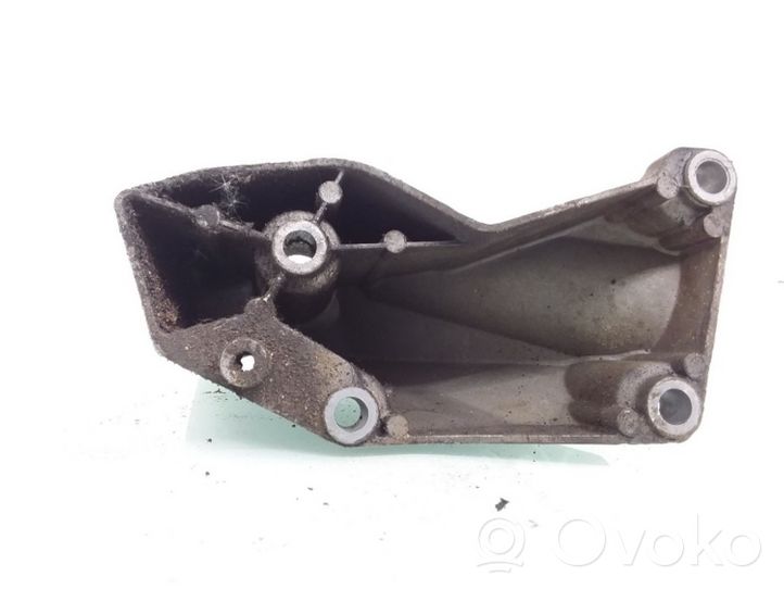 Volkswagen PASSAT B5 Support, suspension du moteur 8D0199307J