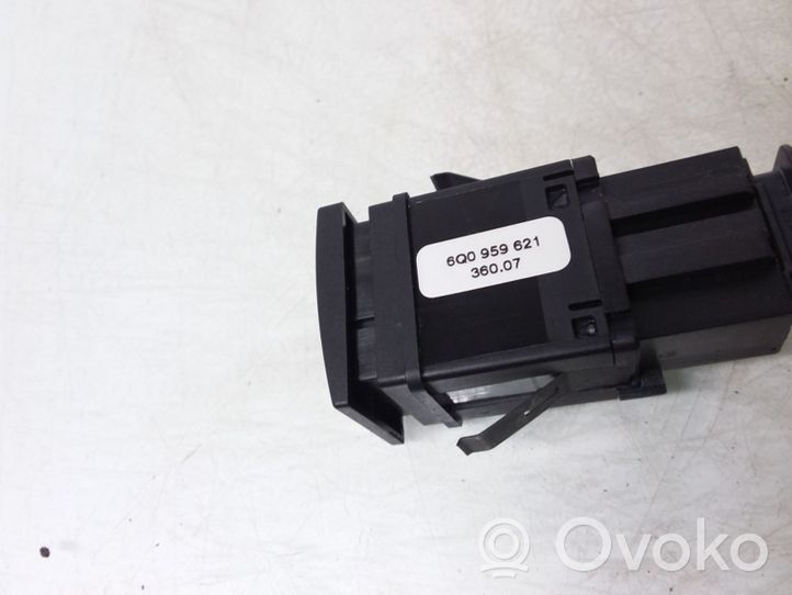 Volkswagen Polo IV 9N3 Przycisk / Przełącznik ogrzewania szyby przedniej / czołowej 6Q0959621
