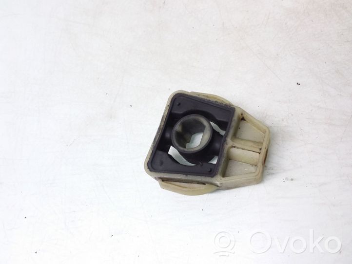 Volkswagen Polo IV 9N3 Staffa di montaggio del radiatore 6Q0121367