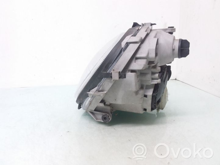 Mercedes-Benz C W203 Lampa przednia A2038200161