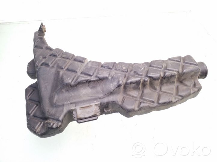 Suzuki Grand Vitara I Intake resonator 65DR01