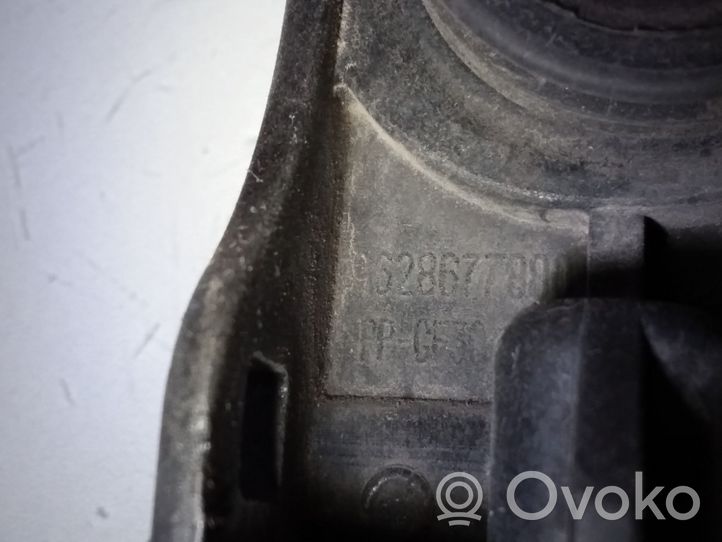 Peugeot 307 Fixation de radiateur 9628677880