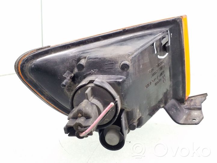 Mitsubishi Galant Indicatore di direzione anteriore 0454365