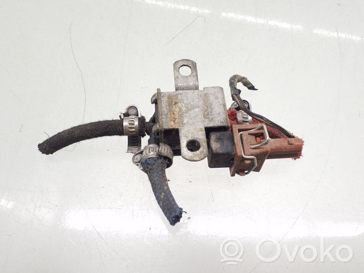 Volkswagen PASSAT B4 Electrovanne Soupape de Sûreté / Dépression 72189555