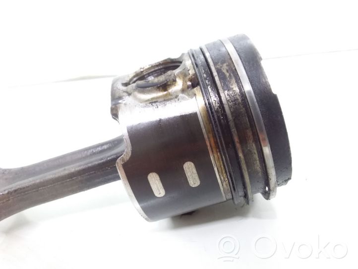 Peugeot 307 Piston avec bielle 