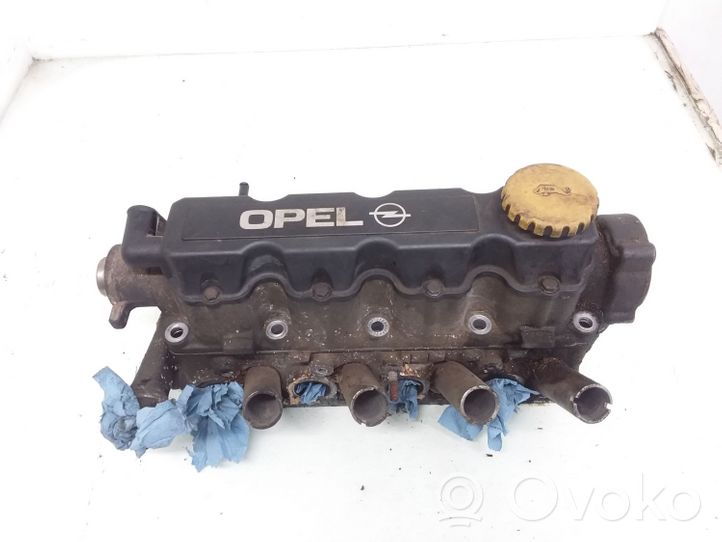 Opel Corsa B Culasse moteur 90400110