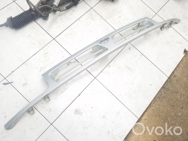 Nissan Micra Griglia superiore del radiatore paraurti anteriore 623104F100