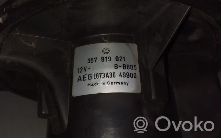 Volkswagen PASSAT B3 Pečiuko ventiliatorius/ putikas 357819021